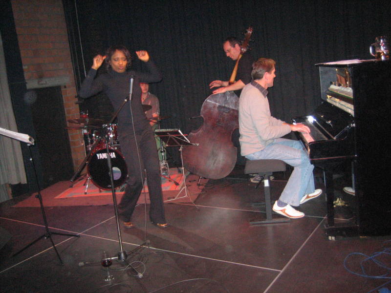 Willetta Carson performs Summer Samba, latin jazz and swing at E-Werk, Erlangen. Onstage camera shot with musicians at piano, bass and drums.